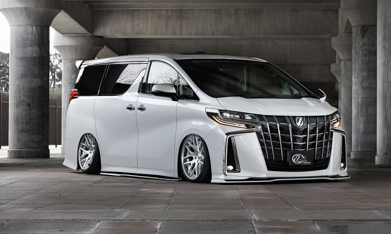 トヨタ - TOYOTA - 30 アルファードカスタム例「Kuhl Racing 30A-RS Ⅱ H30W/35W ALPHARD (後期 ...