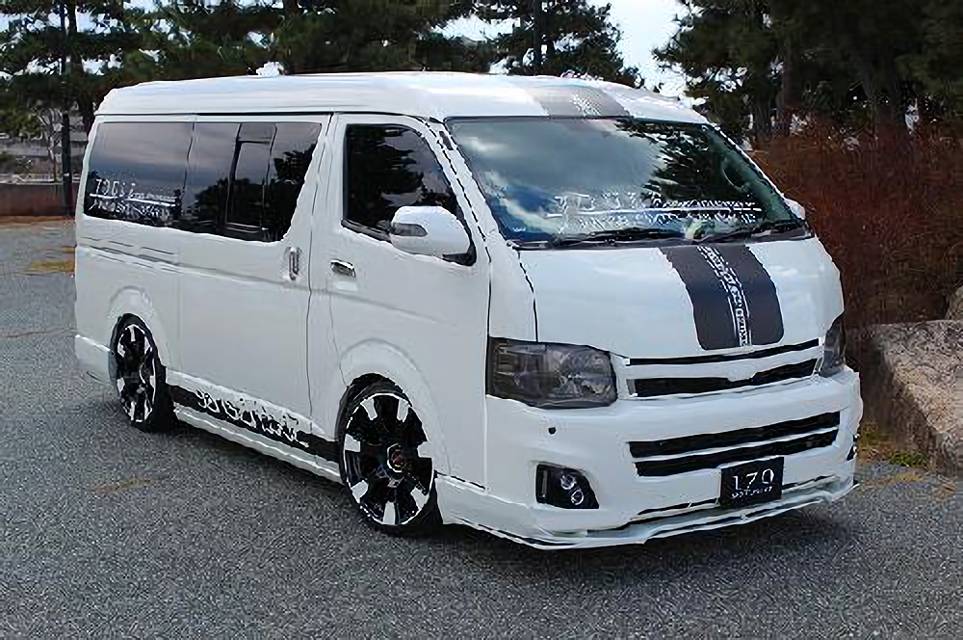 ハイエースワイドボディの最新カスタムパーツと維持費 現在の中古車相場とは モタガレ